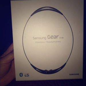 Samsung Gear Circle (Bluetooth Wireless)
